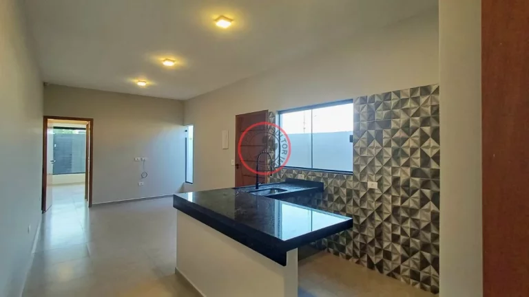 Imagem CASA RECEM COSNTRUÍDA A VENDA COM 2 DORMITÓRIOS, SENDO UMA SUÍTE , ÁREA GOURMET, 2 VAGAS, JARDIM, ISOLAMENTO ACÚSTICO EM CARAGUÁ