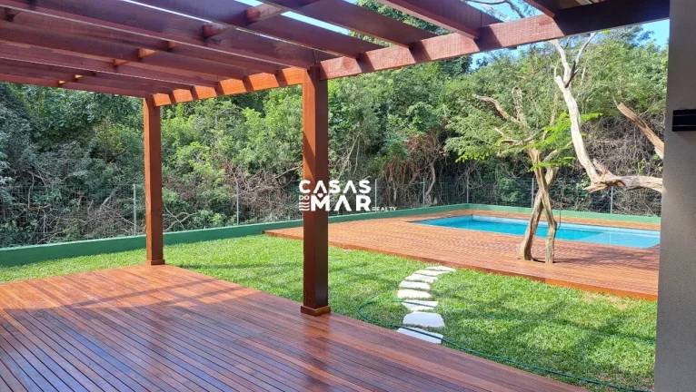 Imagem Casa de Luxo em Condomínio na Praia Rasa: 5 Quartos, 5 Suítes e 260m² em Armação dos Búzios-RJ