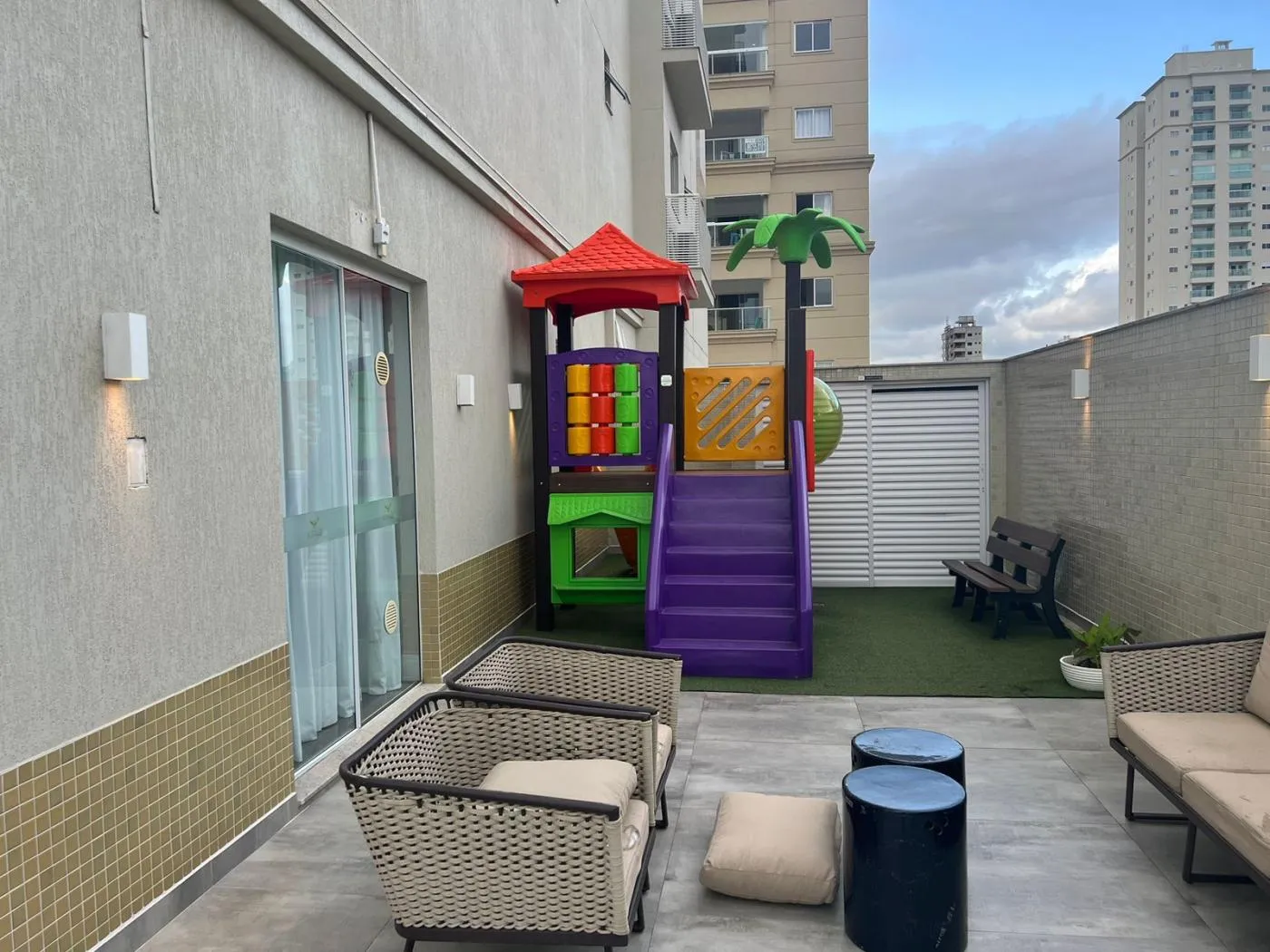 Imagem Apartamento para Venda em Itapema, Meia Praia, 3 dormitórios, 3 suítes, 4 banheiros, 2 vagas