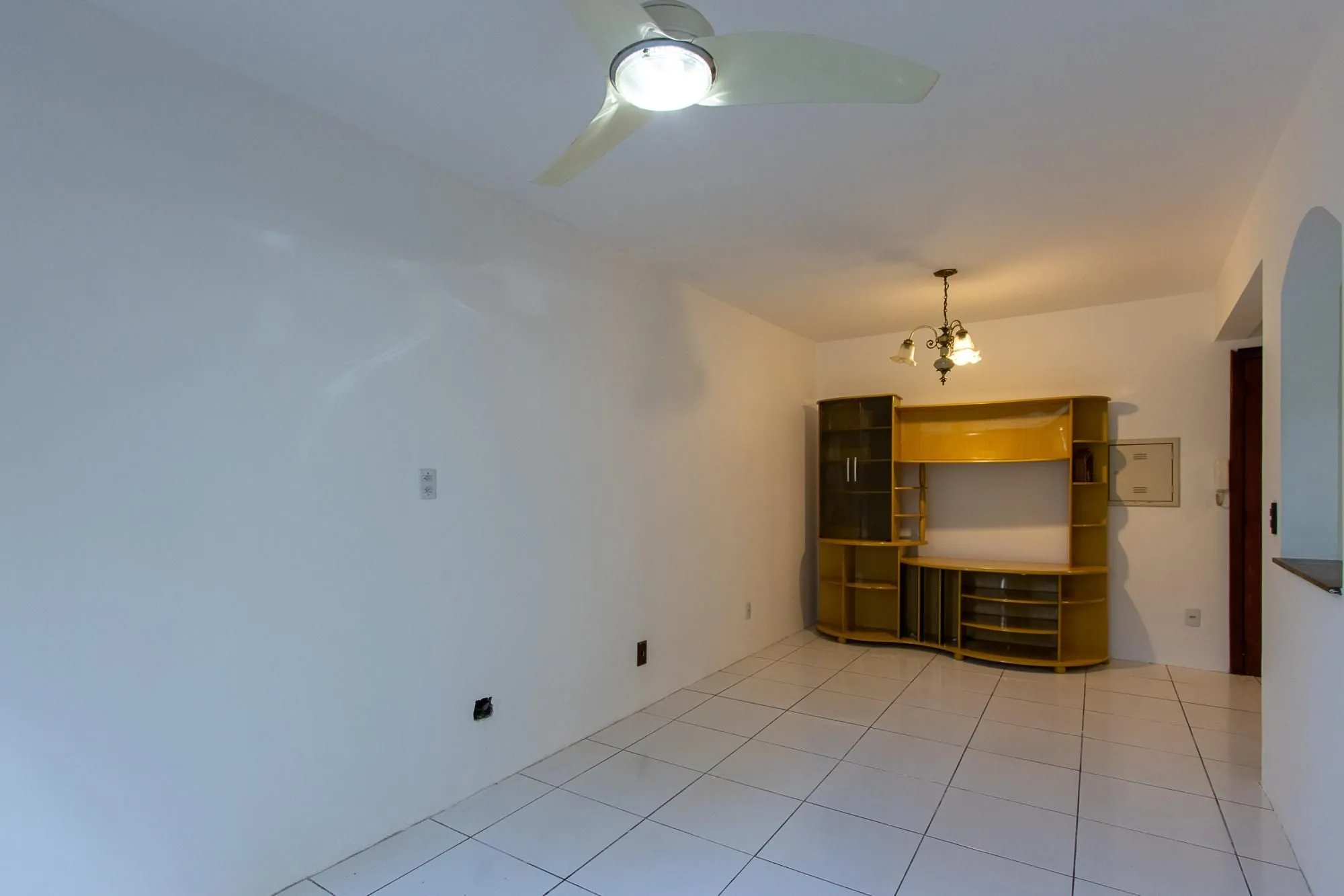 Imagem Casa de condomínio, 3 dormitórios, 1 suíte, 1 vaga coberta, no bairro Cristal.