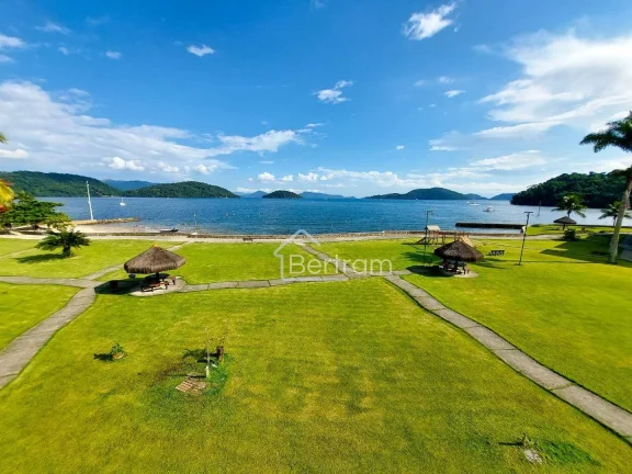 Imagem Apartamento com 2 dormitórios de Frente para a Praia