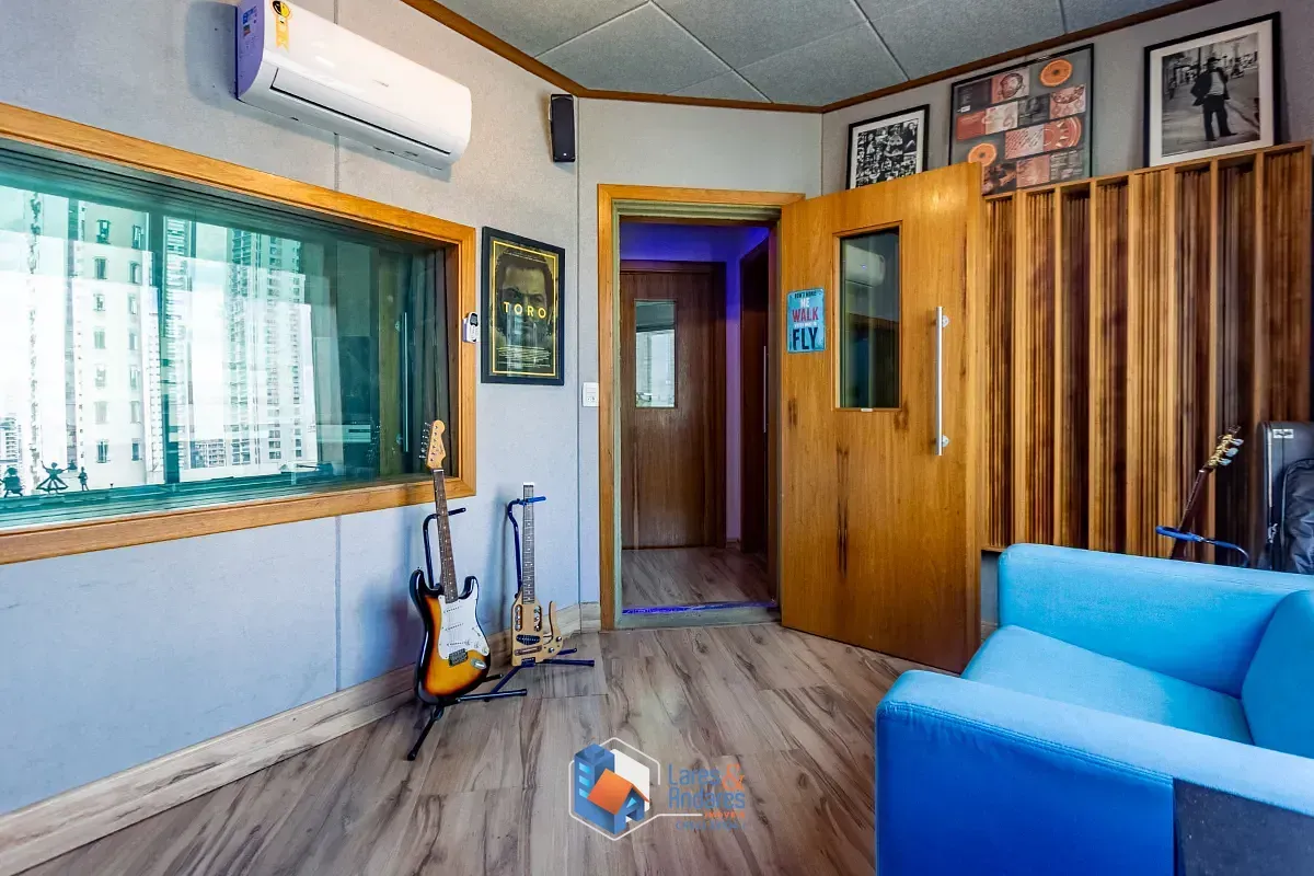 Imagem Conjunto comercial para venda em Vila Cordeiro, 112m²