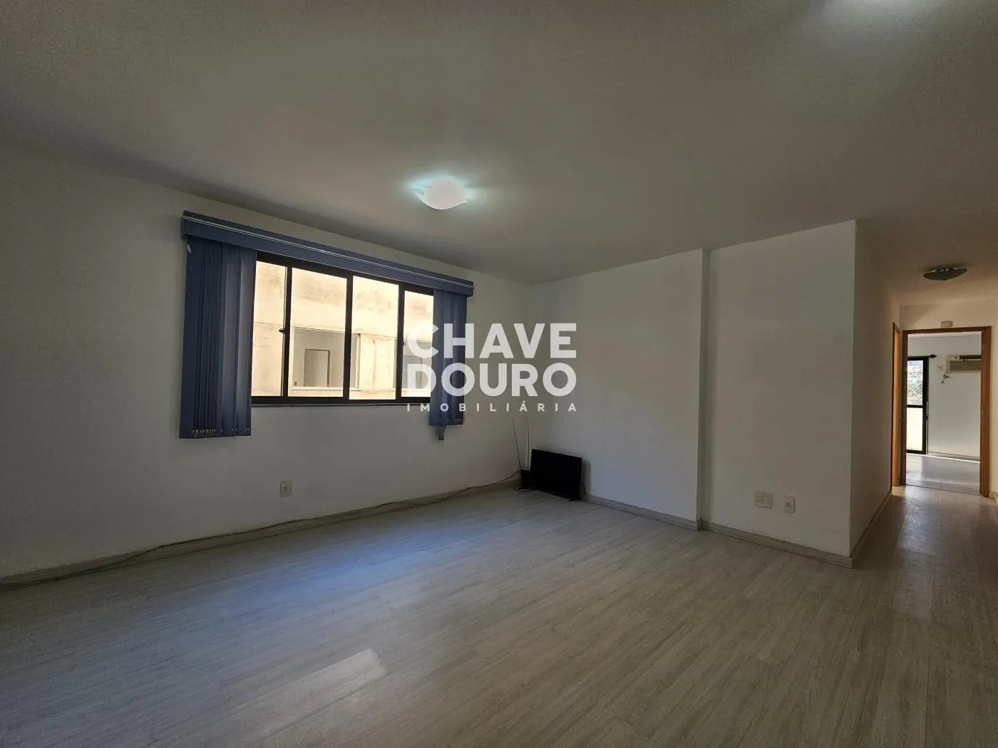 Imagem Apartamento de 2 Quartos (sendo 1 suíte com varanda) + Dependência e 1 Vaga
