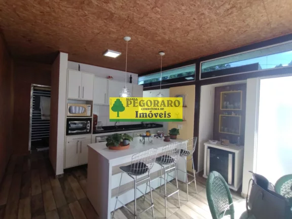 Imagem Casa à venda em Caraguatatuba-SP: 3 quartos, suíte, sala com vista para o mar e deck com hidro!
