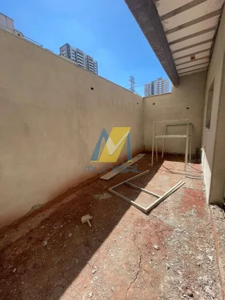 Imagem Sobrado moderno com 3 suítes, 4 vagas e quintal para lazer exclusivo
