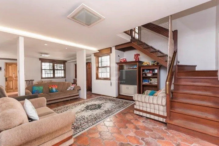 Imagem Casa para Venda - 247m², 4 dormitórios, sendo 1 suites, 5 vagas - Glória
