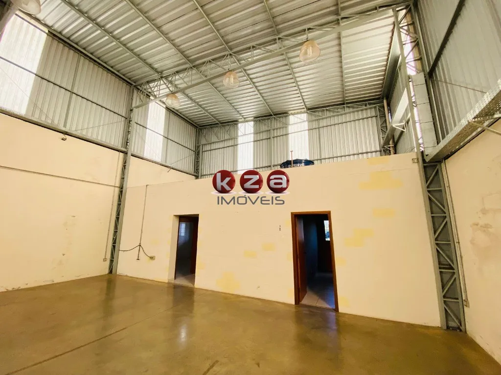 Imagem Galpão Comercial para Locação em Vinhedo-SP - Jardim São Lucas: 1 Sala, 3 Banheiros, 3 Vagas de Garagem, 200m² de Área.