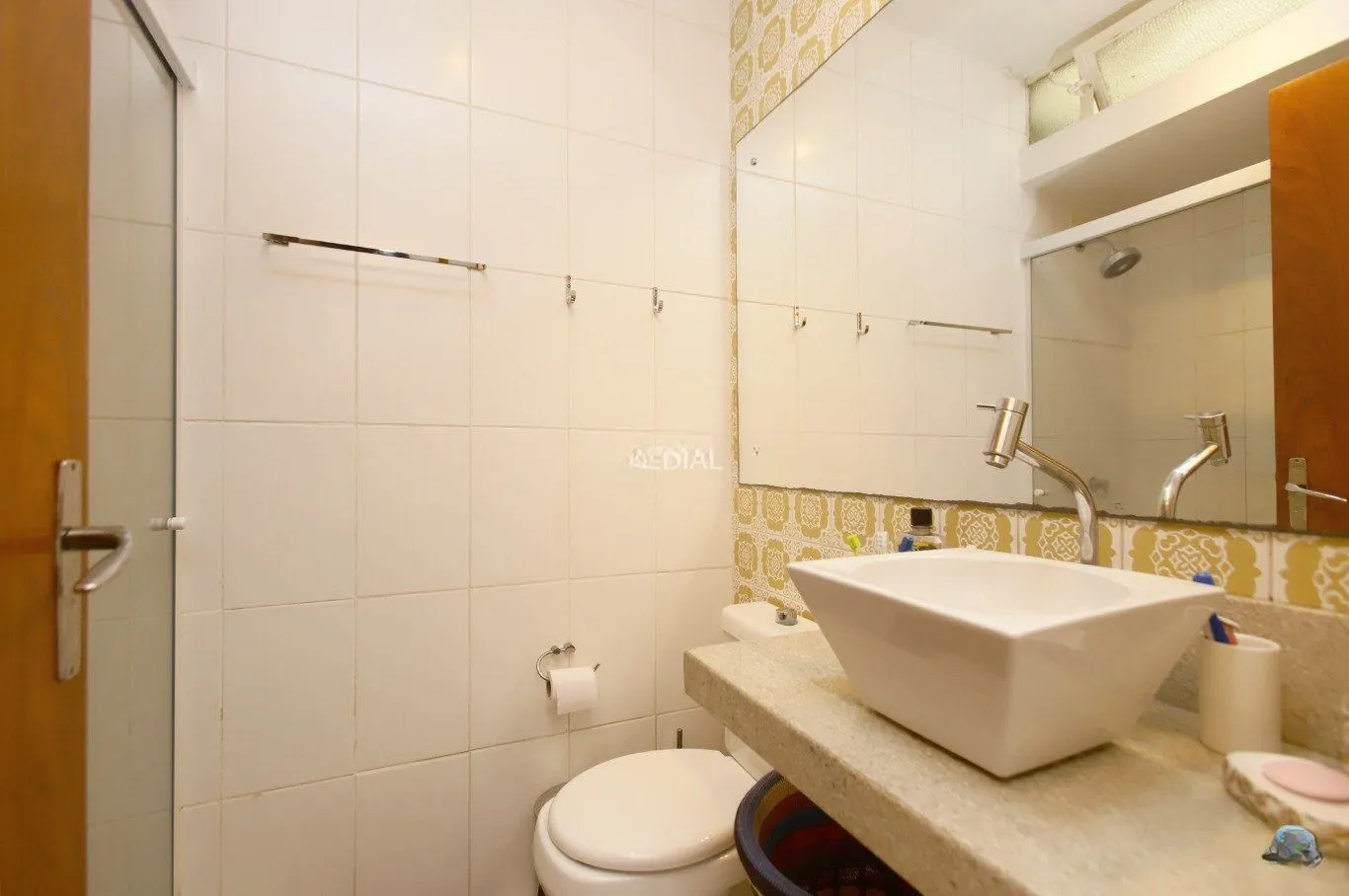 Imagem Casa com Edícula nos fundos, total de 5 dormitórios no Bairro gloria.