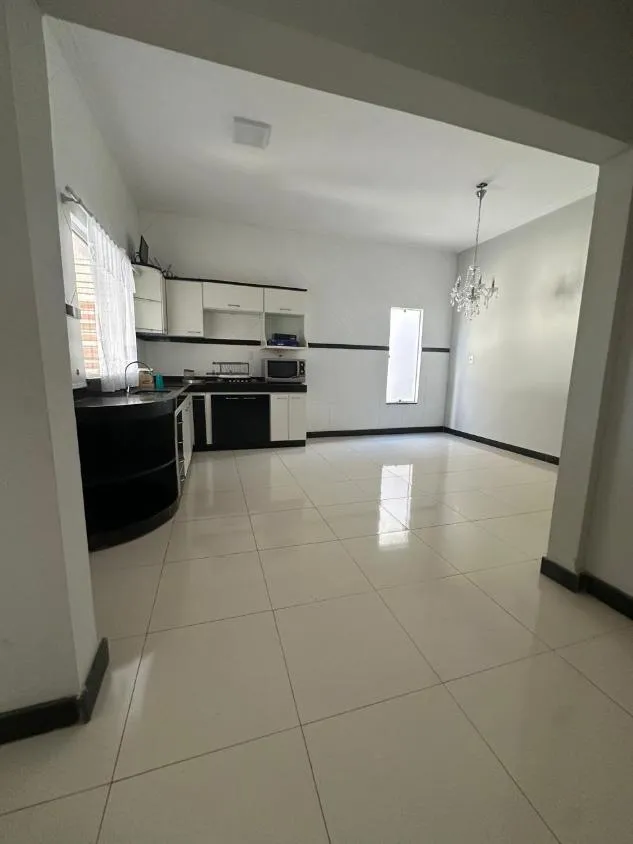 Imagem VENDE-SE EXCELENTE CASA EM ARAÚJOS/MG ( R$ 1.200.000,00 )