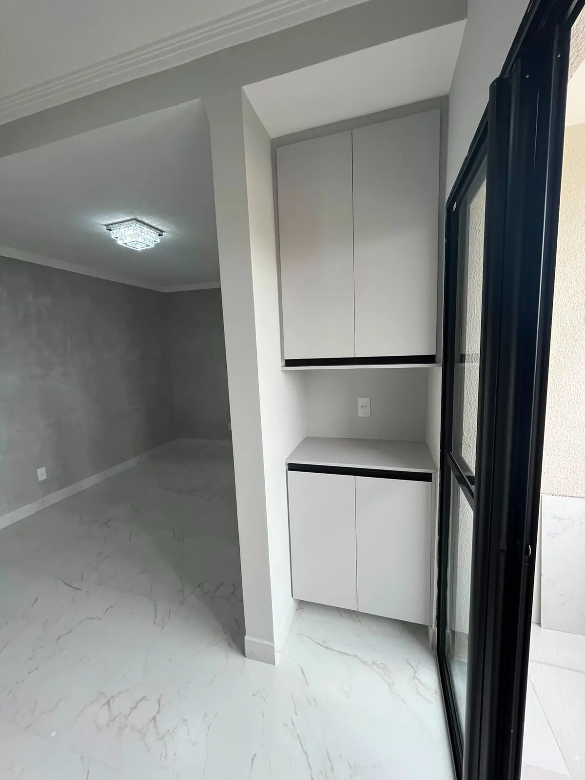Imagem Apartamento à venda no Mirante Ipanema, Caguassu, com 46m², 2 quartos, varanda, andar alto, piscina e lazer completo. Aceita financiamento e FGTS.