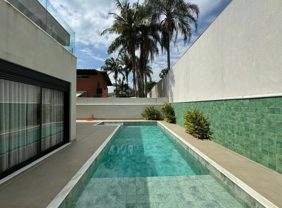Imagem Casa de Altíssimo Padrão à Venda no Alphaville 01 em Barueri, 5 suítes, 600 m², piscina aquecida, mobiliada e terreno de 560 m²