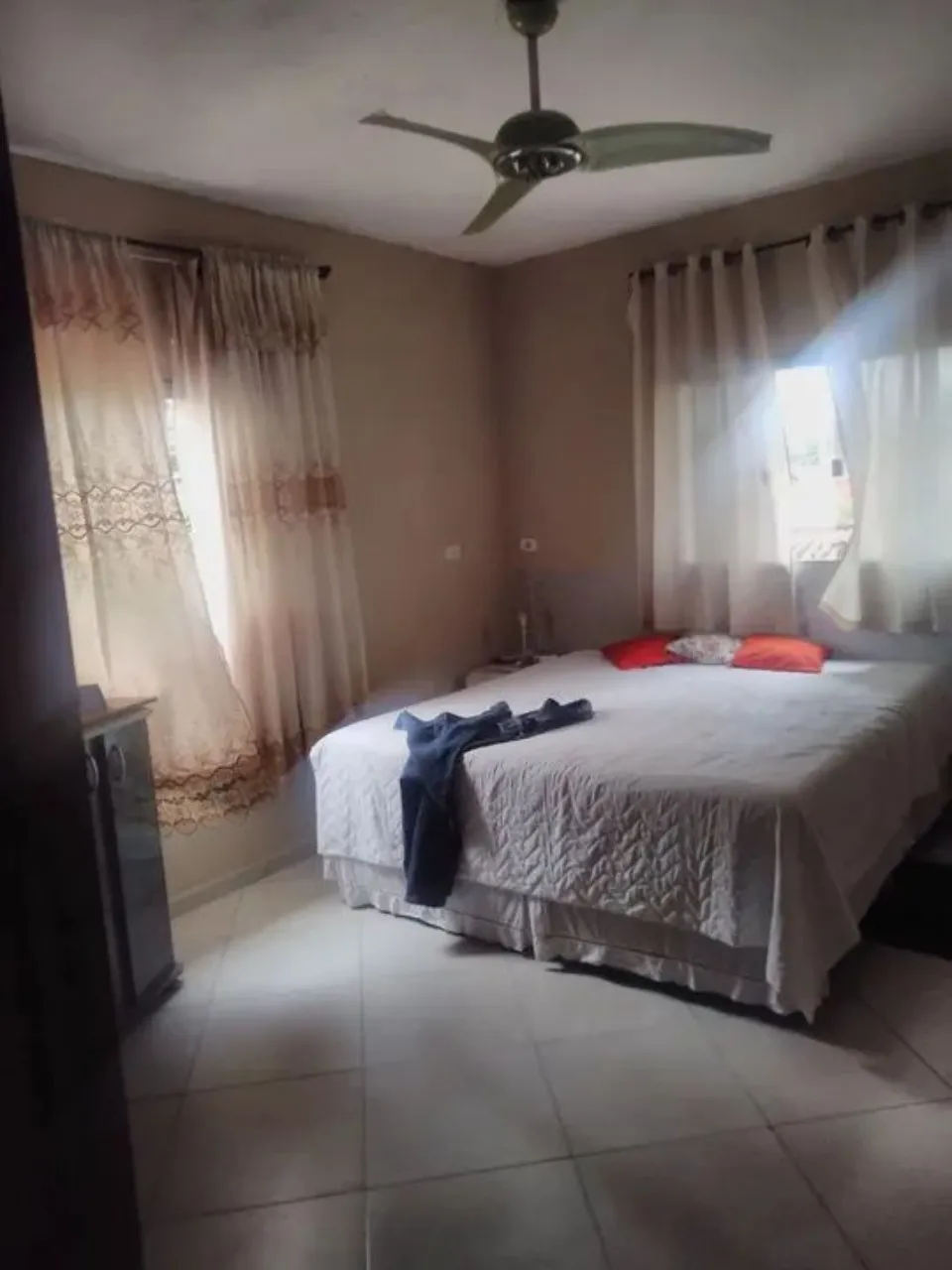Imagem Casa para locação na Vila Guilherme em Votorantim-SP: 4 quartos, 2 suítes, 2 salas, 3 banheiros, 30 vagas, 300m² de área.