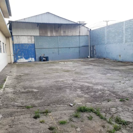 Imagem Galpão Comercial de Alto Padrão para Locação em Santo André-SP, no Bairro Campestre: 5 Banheiros, 10 Vagas, 950m² de Área.
