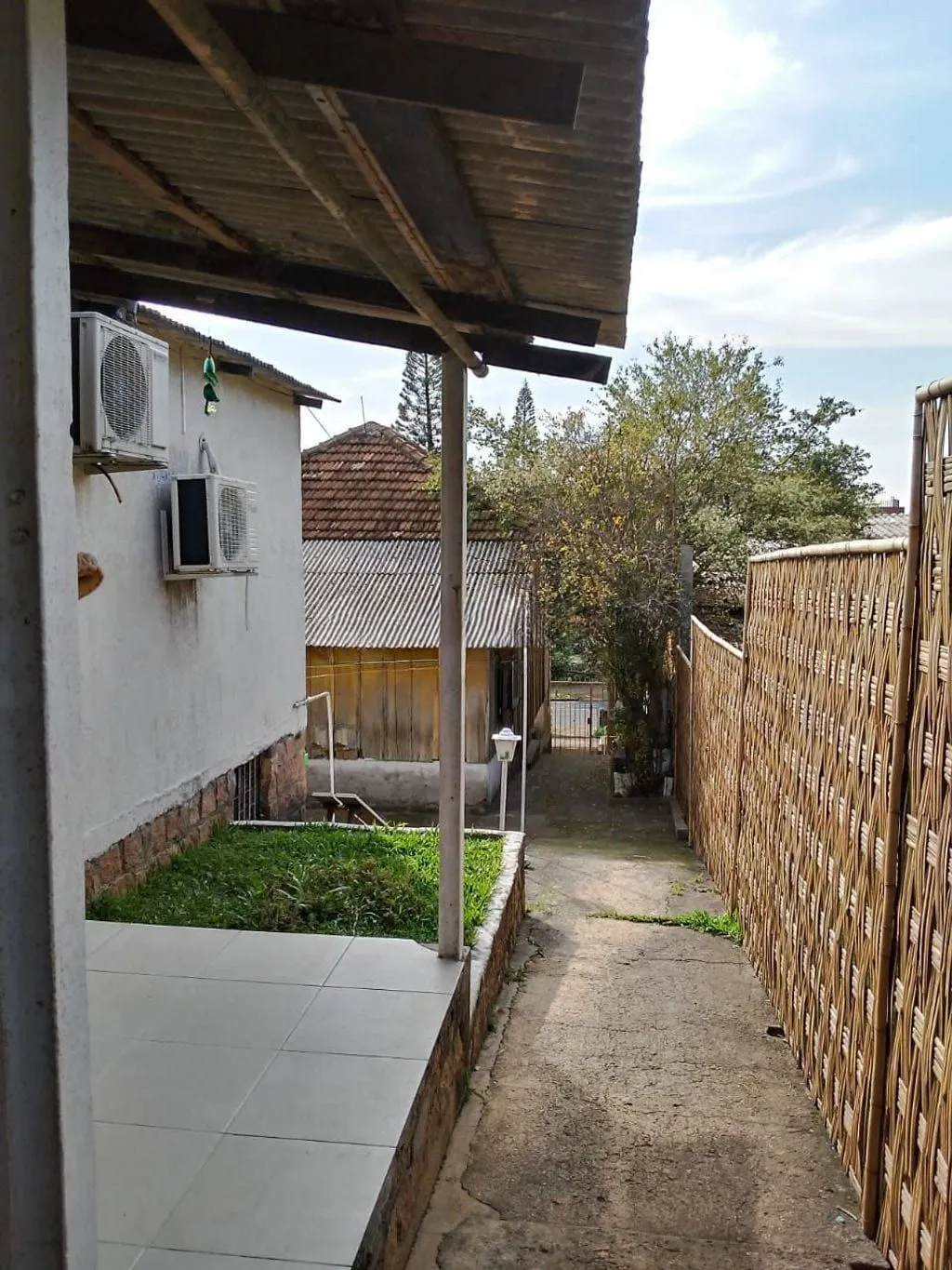 Imagem Casa com 4 dormitórios no bairro Gloria - Porto Alegre