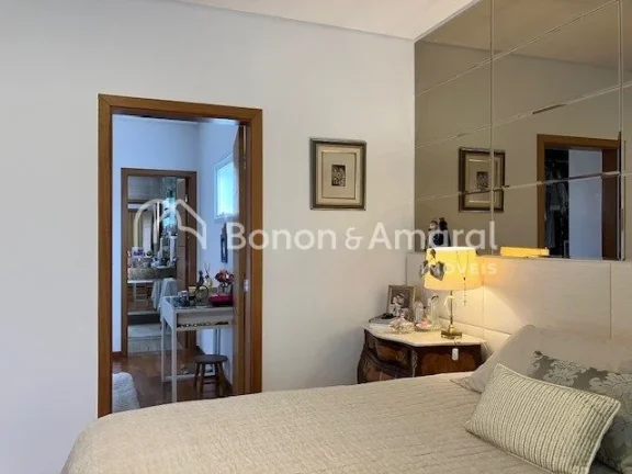 Imagem Ampla residência, muita luz natural, cômodos grandes, funcionalidade
483m² área construída em u...