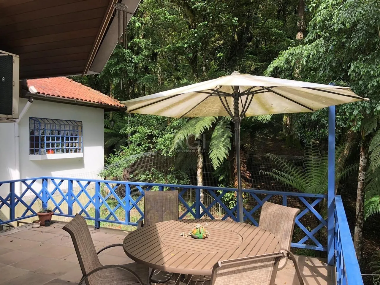 Imagem Sobrado para Venda - 295.24m², 3 dormitórios, sendo 3 suites, 2 vagas - Canela