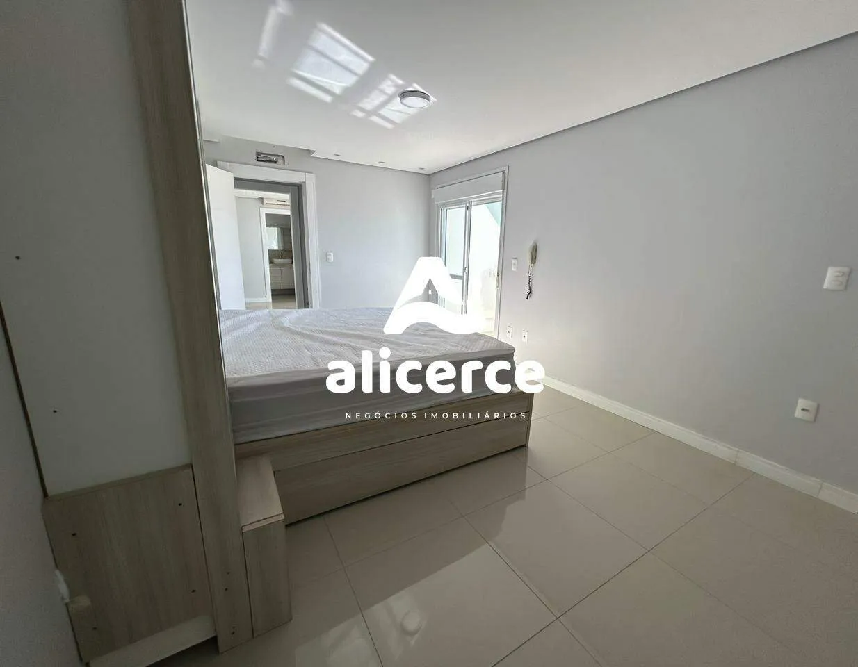 Imagem Apartamento Duplex à venda com 129m² l 3 quartos l 3 suítes l Vista Mar l Estreito - Florianópolis/SC