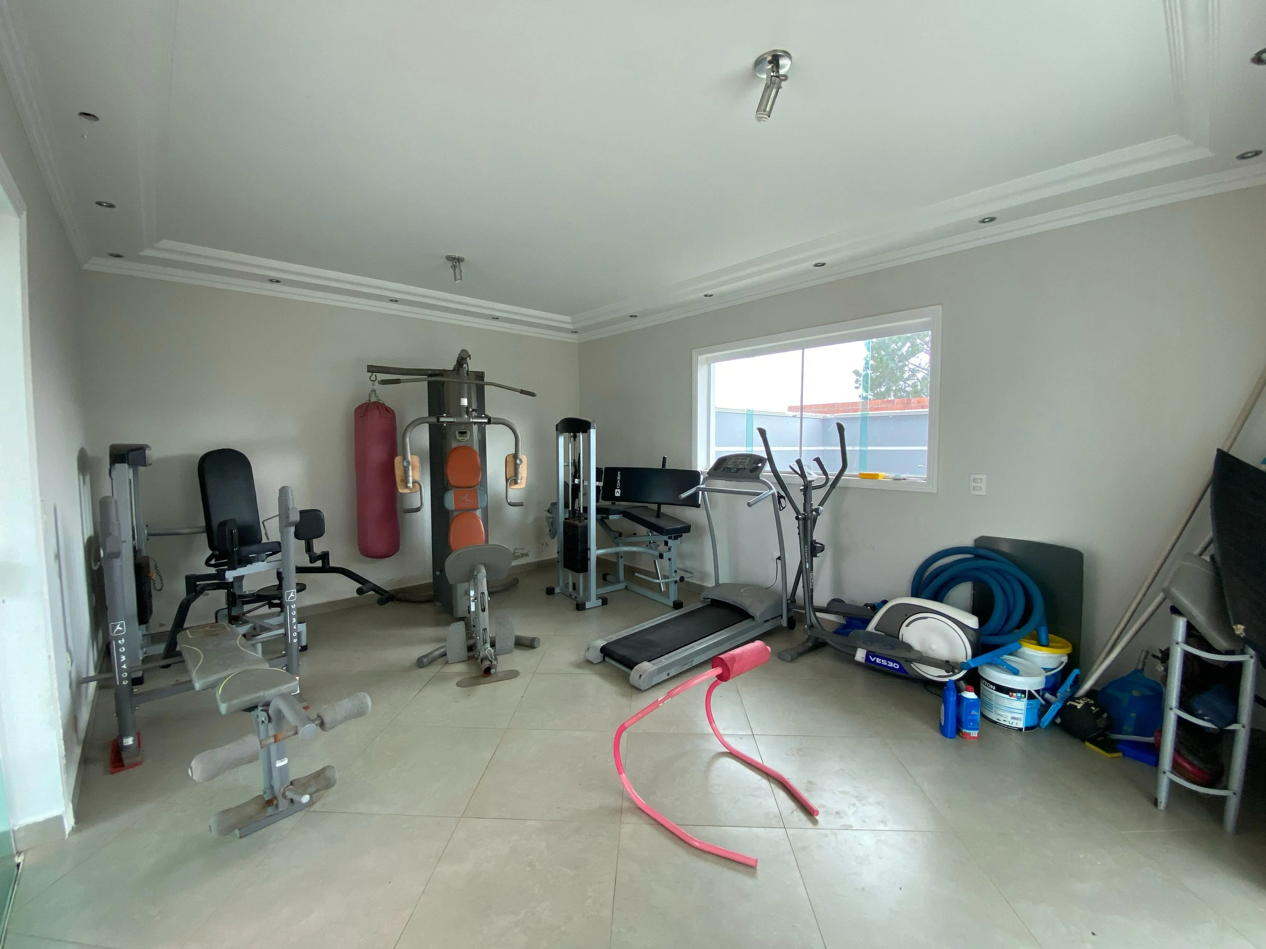 Imagem Exclusivo sobrado de alto padrão no Residencial Saint Charbel à 15min. do Parque Campolim e Shopping Iguatemi