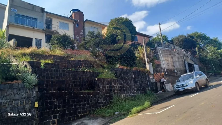 Imagem Casa Duplex para Venda em Concórdia, Nações, 3 dormitórios, 1 suíte, 2 banheiros, 1 vaga