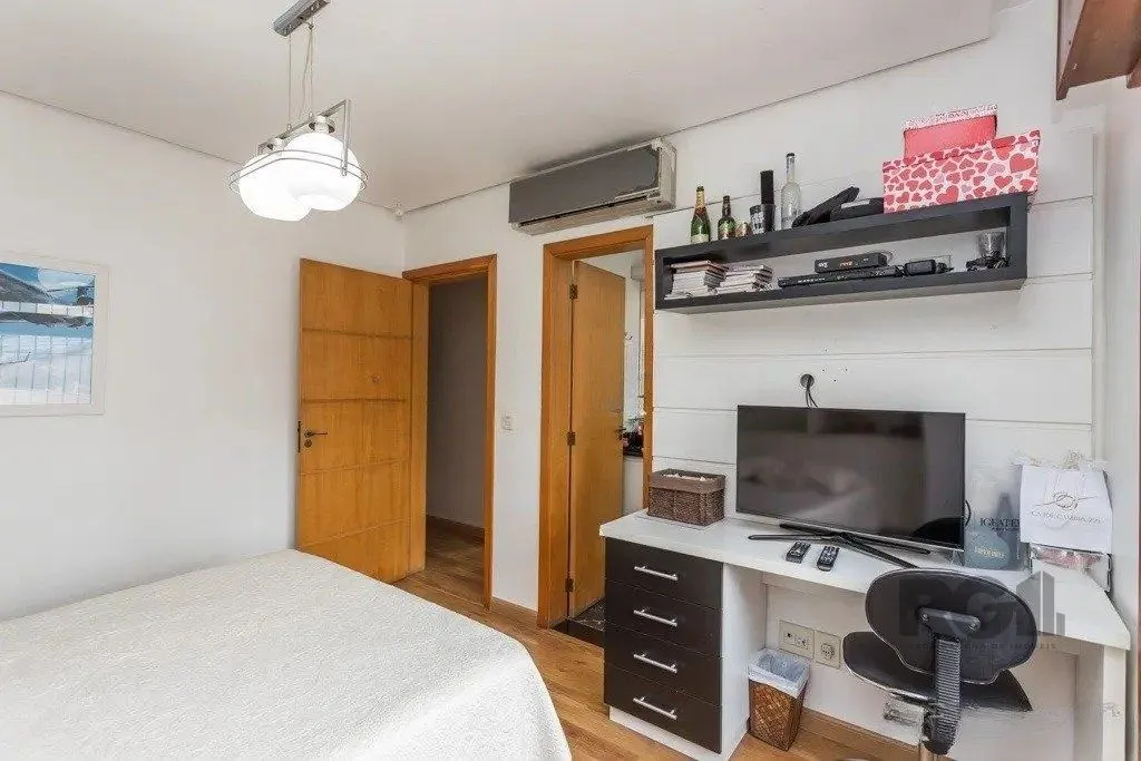 Imagem Casa com 3 dormitórios no bairro Jardim Lindóia