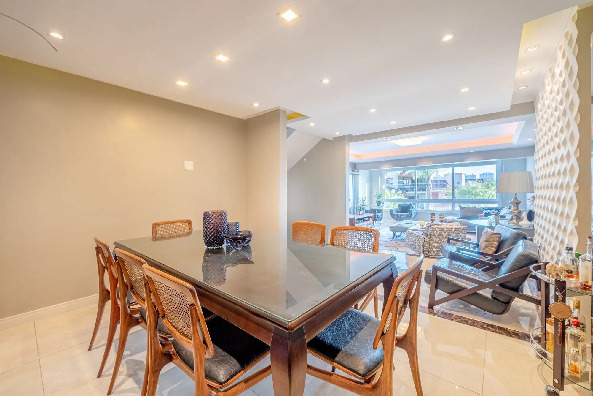 Imagem Casa com 357m² e 4 dormitórios, 3 suítes, 3 vagas