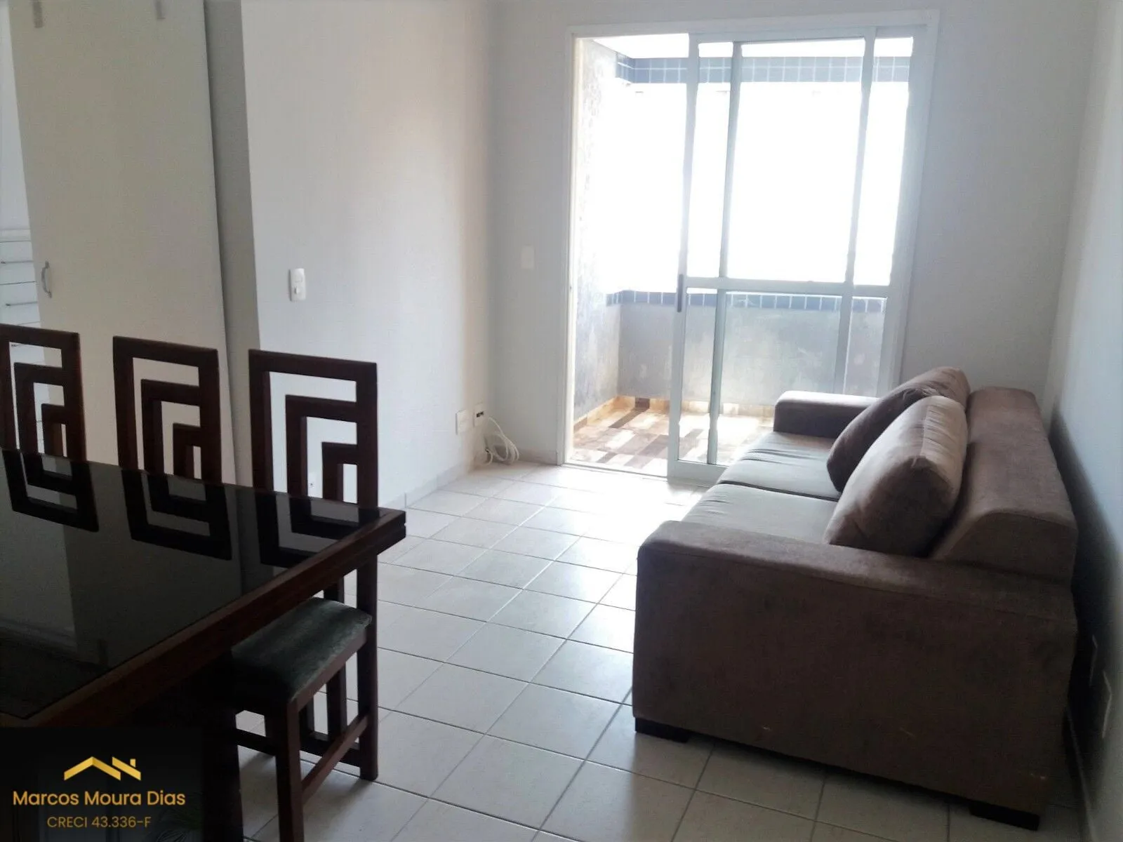 Imagem Apartamento na Pompeia com 2 dormitórios (1 suíte) e 2 vagas, próximo ao Sesc Pompeia. Edifício com portaria 24h e lazer