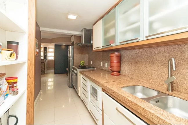 Imagem Casa para venda no bairro Chácara das Pedras em Porto Alegre