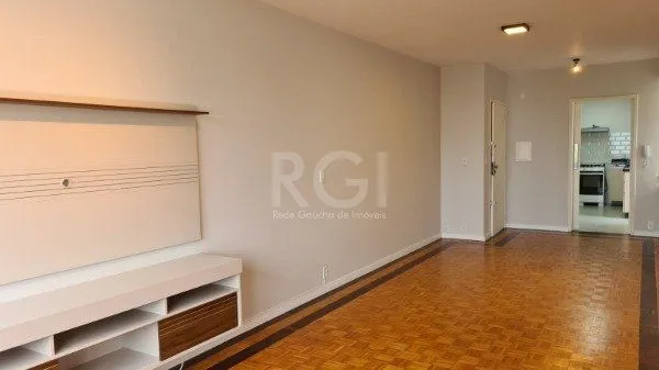 Imagem Apartamento 02 dormitórios com dependência e duas vagas no bairro São João.