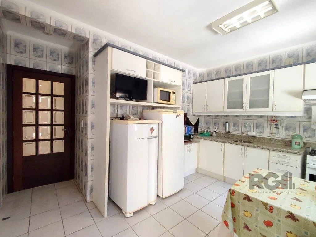 Imagem Excelente casa de 230m² com 4 dormitórios e 3 vagas.