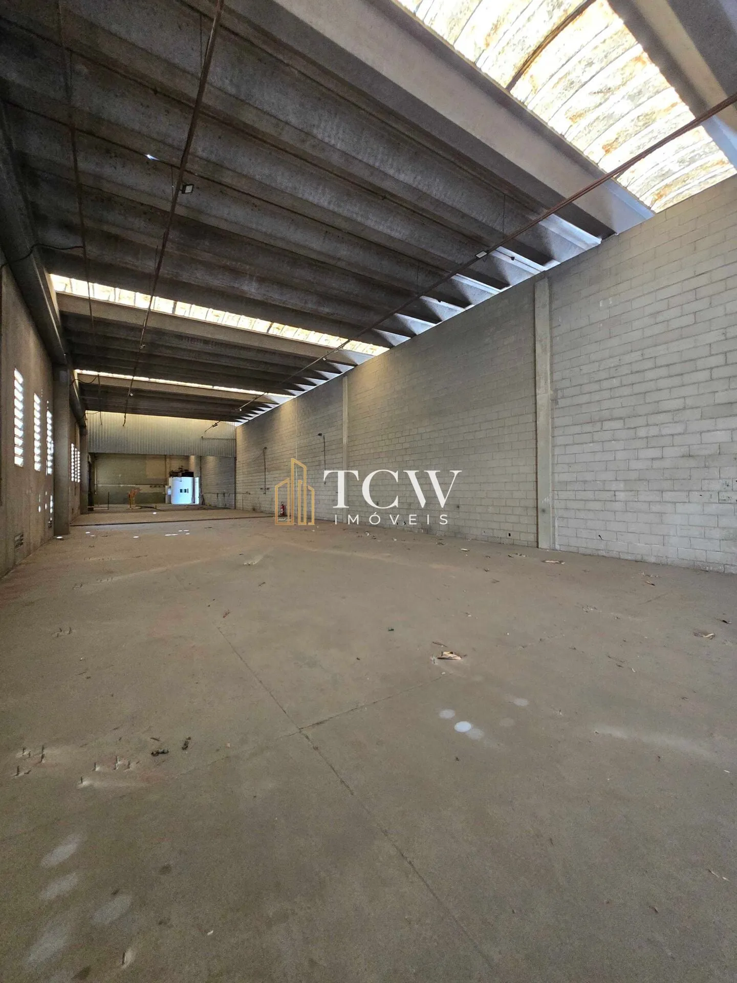 Foto do imóvel Galpão Industrial à Venda em Guarulhos | 2.564 m² | Terreno 11.400 m² | ZAE-2