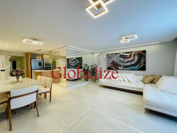 Imagem Apartamento 03 dormitórios todo reformado no Gonzaga próximo da praia por R$2.500.000,00