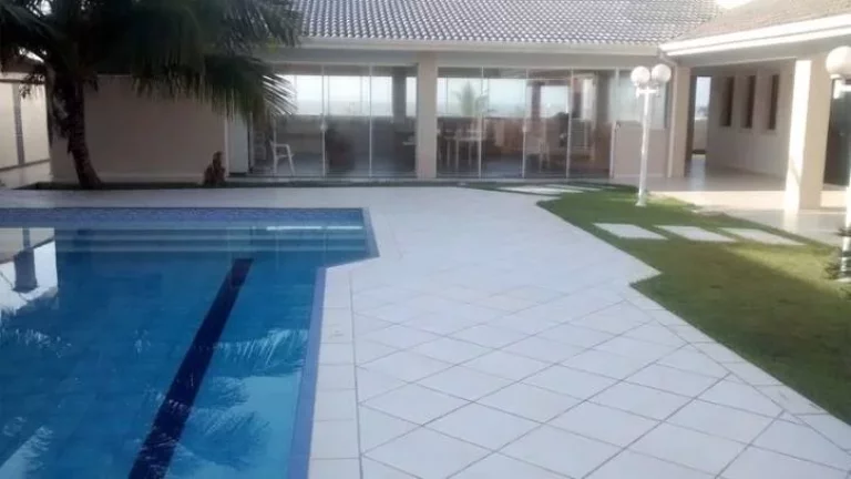 Imagem CASA EM CONDOMINIO FECHADO - FRENTE AO MAR - ESPETACULAR