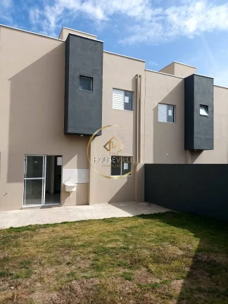 Imagem Casa Sobrado 2 dormitórios com quintal, 1 vaga, Sjc.