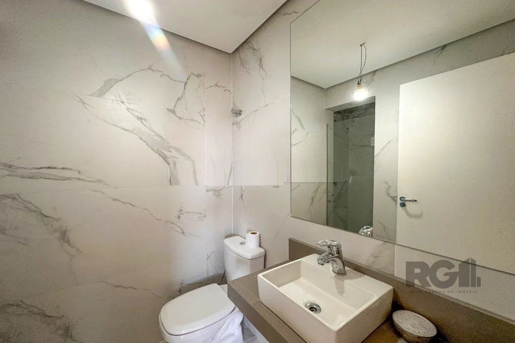 Imagem Vende-se apartaento 2 quartos com suíte e vaga coberta em região privilegiada - 72m² - Mont'Serrat