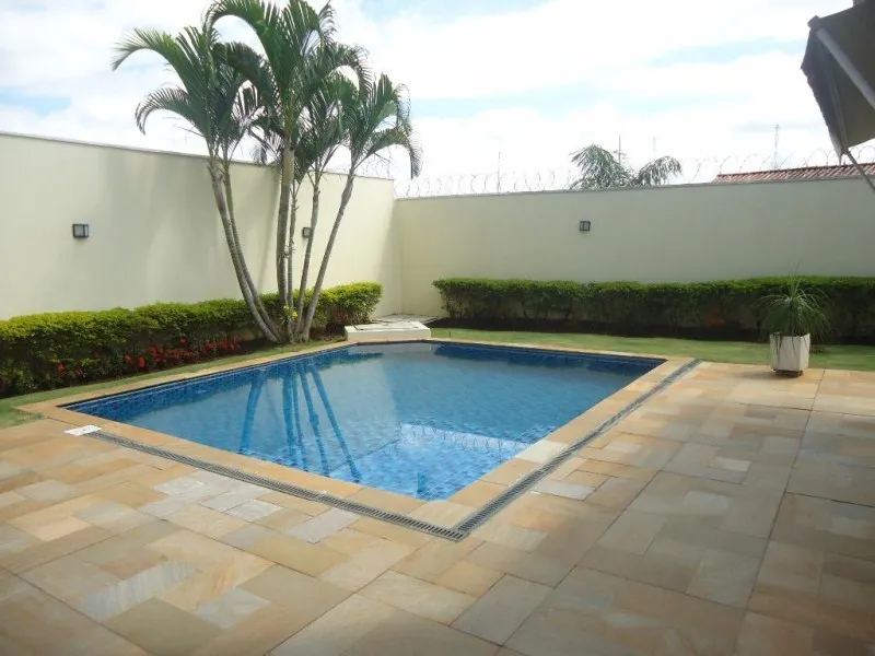 Imagem Casa de alto padrão em condomínio de luxo em Valinhos-SP - 4 quartos, 1 suíte, 3 salas, 6 banheiros, 4 vagas, 320m².