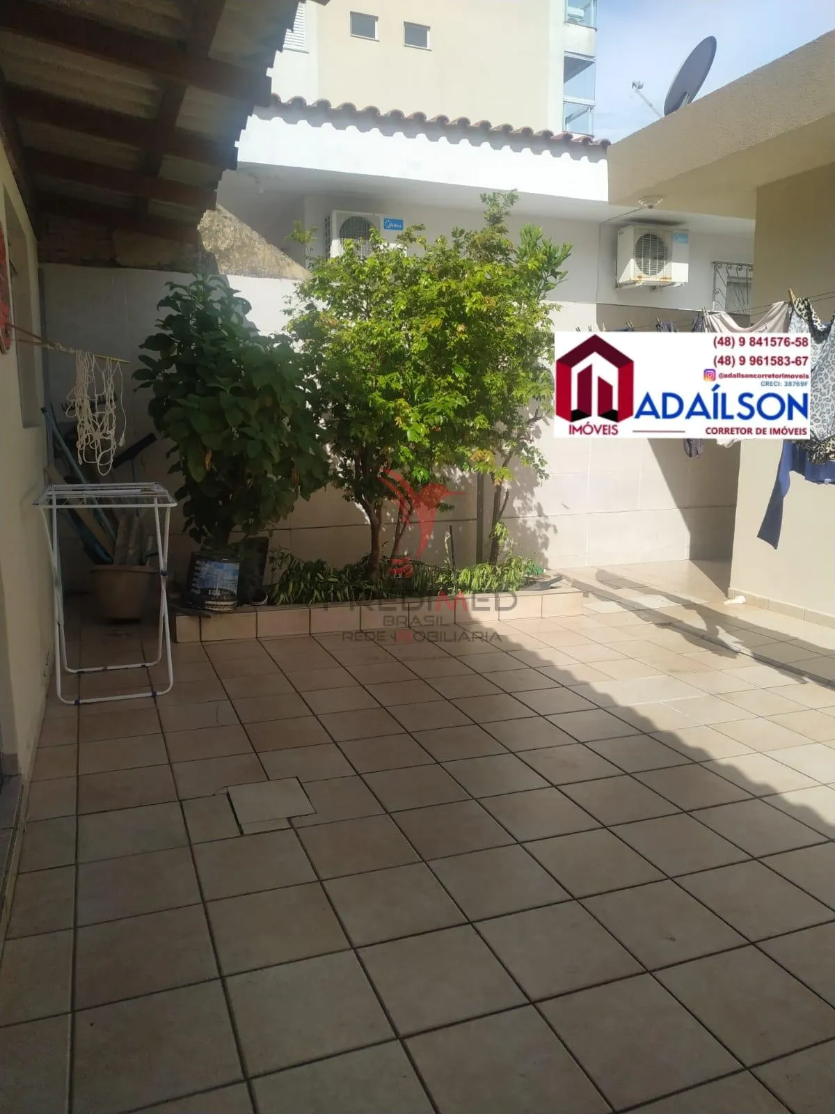 Imagem CASA A VENDA EM SÃO JOSÉ SC, BARREIROS, 3 DORMITÓRIOS, 1 SUÍTE + EDÍCULA COM CHURRASQUEIRA