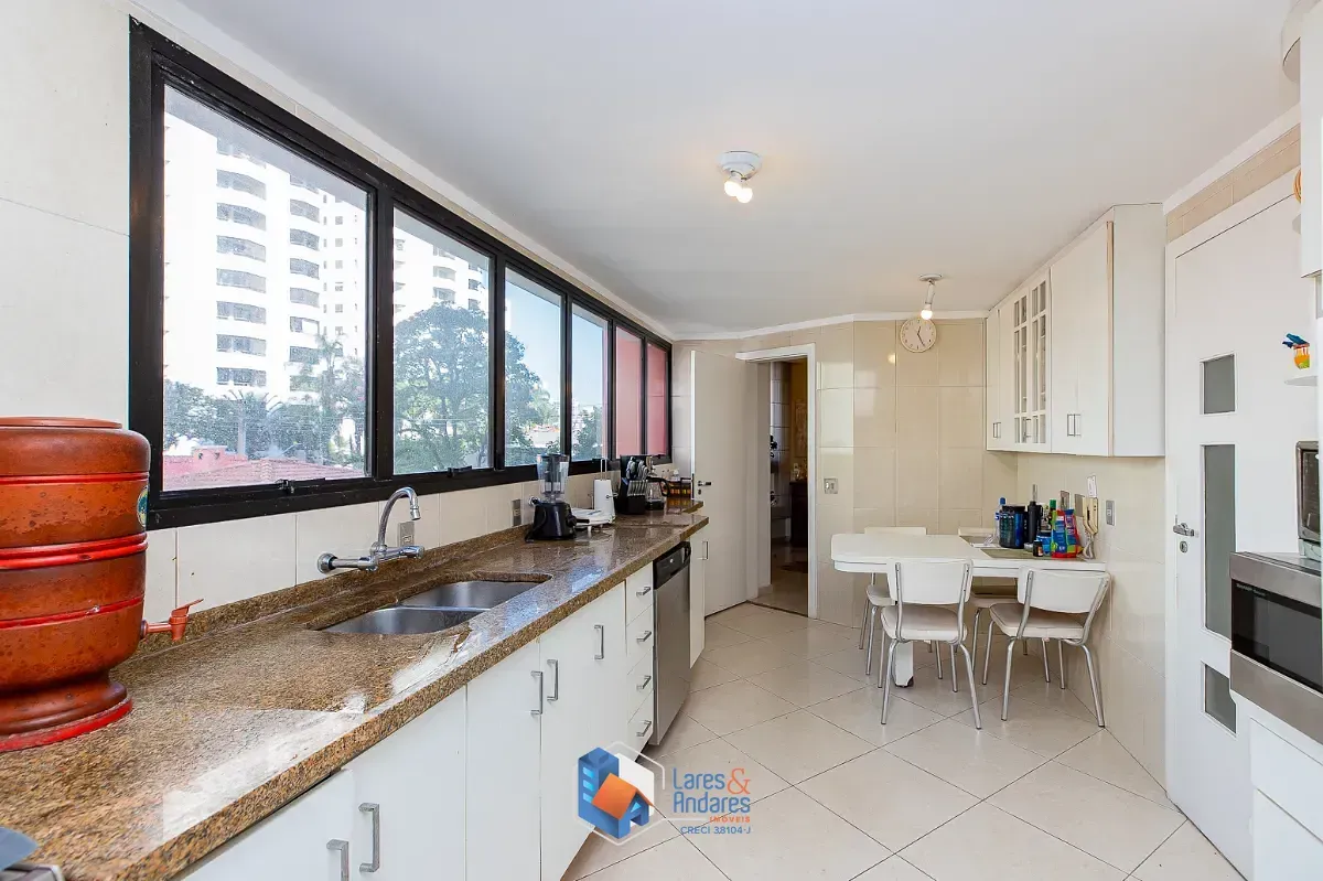 Imagem Apartamento para venda em Moema com 4 quartos, sendo 4 suítes, 200m²