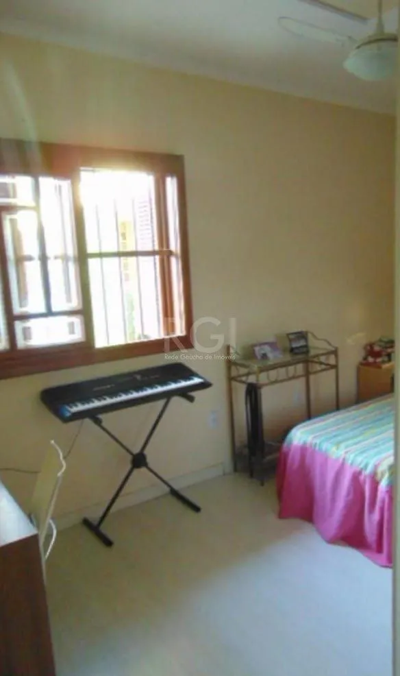 Imagem Casa para Venda - 166m², 3 dormitórios, sendo 1 suites, 4 vagas - Vila Márcia