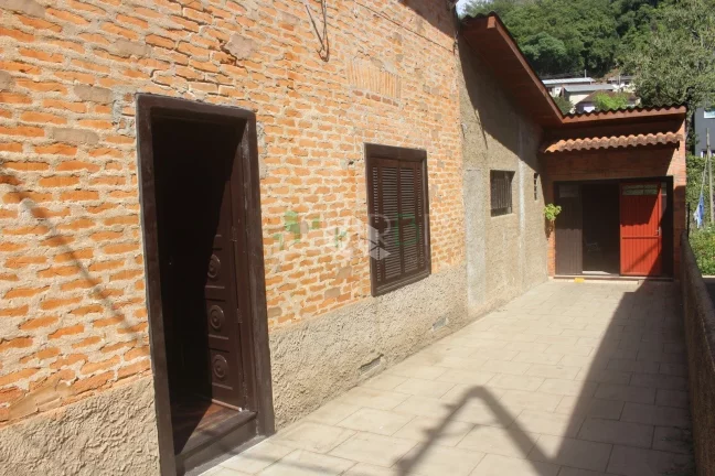 Imagem Casa histórica na Vila do Operários com 3 quartos para Venda no bairro Galópolis em Caxias do Sul