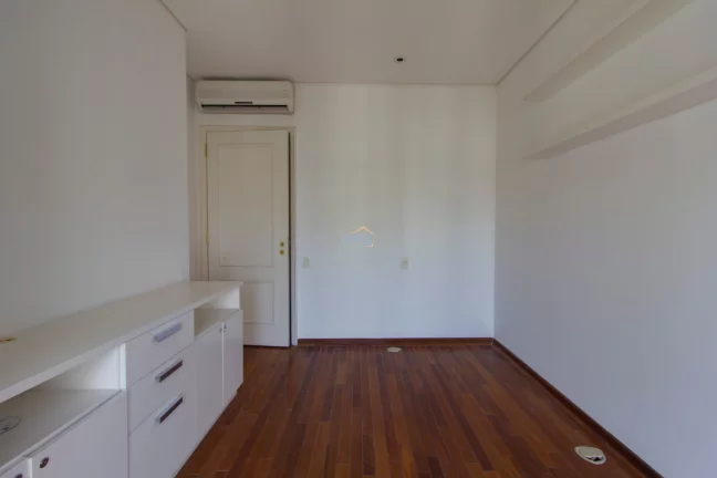 Imagem Vende apartamento de 260m² com 4 suítes e 4 vagas no Edifício Lindenberg Tangará
