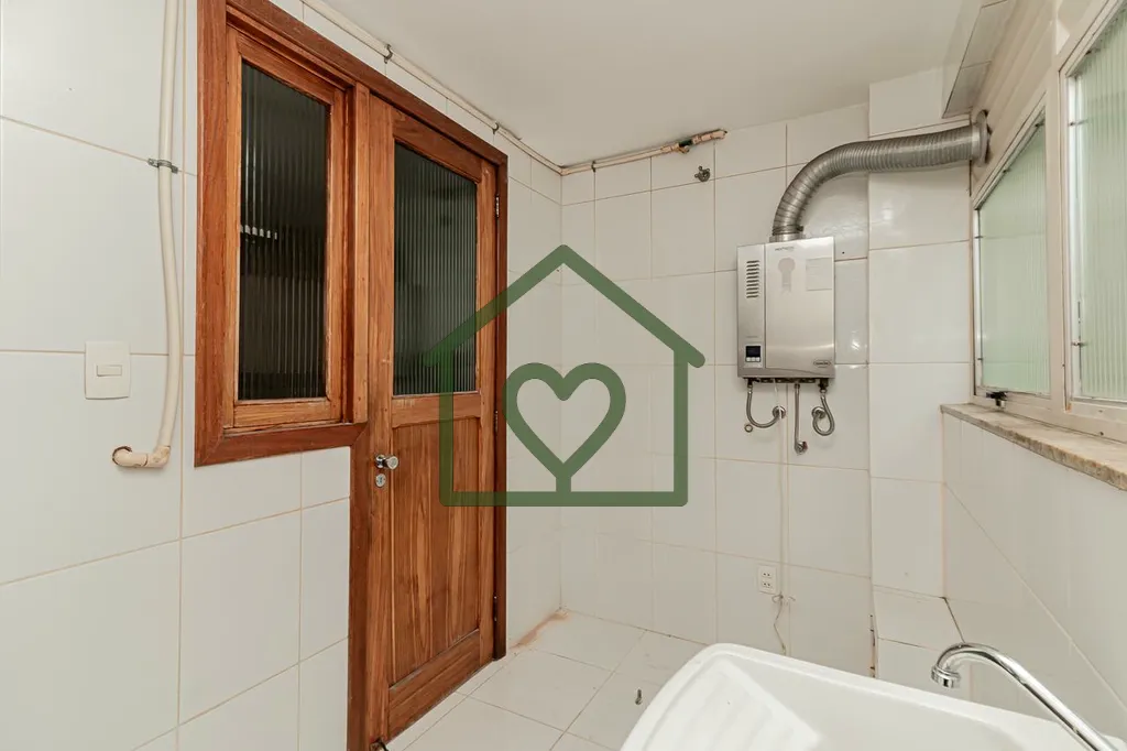 Imagem Na Av. Alegrete, n. 126, no bairro Petrópolis, Apartamento de 03 dormitórios, semi mobiliado com 0...
