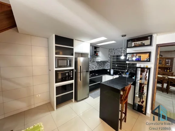 Imagem Sobrado decorado, mobiliado, 04 quartos c/suíte, closet, área gourmet em São José dos Pinhais PR