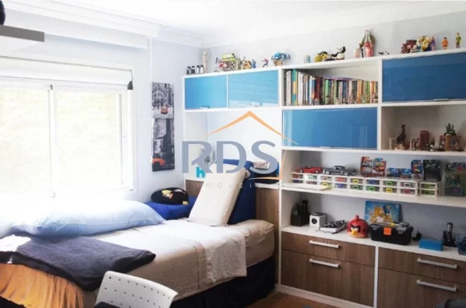 Imagem Vende um luxuoso e confortável apartamento Garden duplex com 540m² de área útil, no piso superior tem 3 suítes