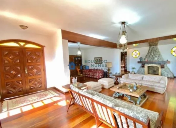 Imagem EXCELENTE CASA NO MANGABEIRAS COM 05 QUARTOS,02 SUÍTES E 04 VAGAS.