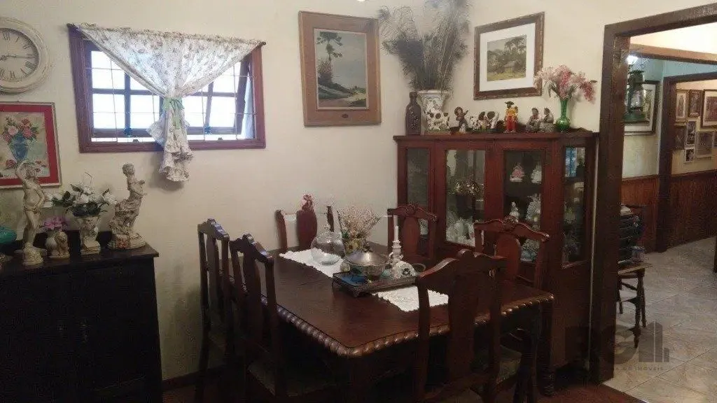 Imagem Casa com 3 dormitórios no bairro Sarandi