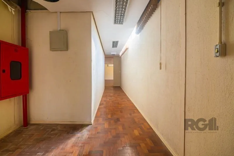 Imagem MÁFFER IMÓVEIS ALUGA - AMPLA SALA COMERCIAL | 958 m² PRIVATIVOS | BAIRRO FLORESTA MÁFFER IMÓVEIS apresenta excelente conjunto comercial com 958 m² de área privativa, ideal para empresas que buscam espaço amplo, funcional e em localização estratégica.