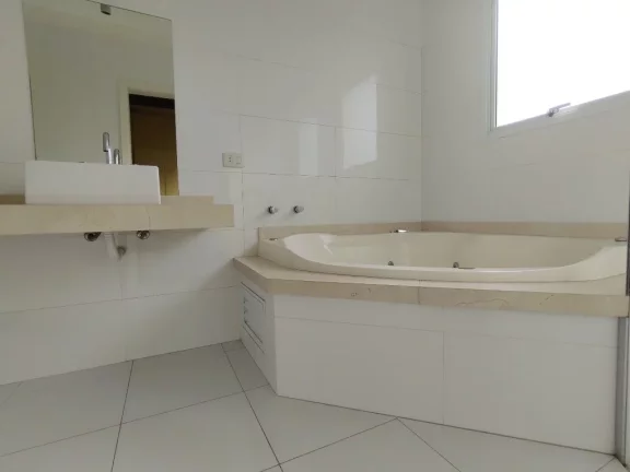 Imagem Residência Impecável no Jardim Panorama: 3 Quartos, 2 Suítes, 3 Salas, 4 Banheiros, 4 Vagas de Garagem, 316,64m² - Vinhedo-SP