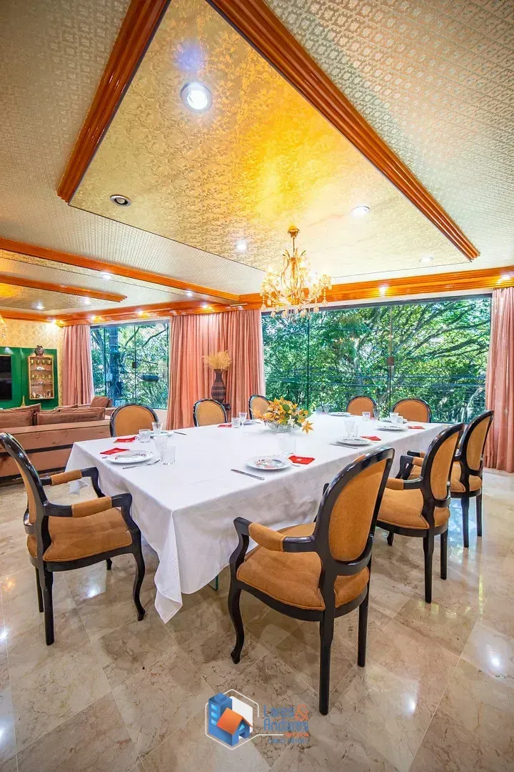 Imagem Sobrado para venda em Sumaré com 4 quartos, sendo 4 suítes, 380m²