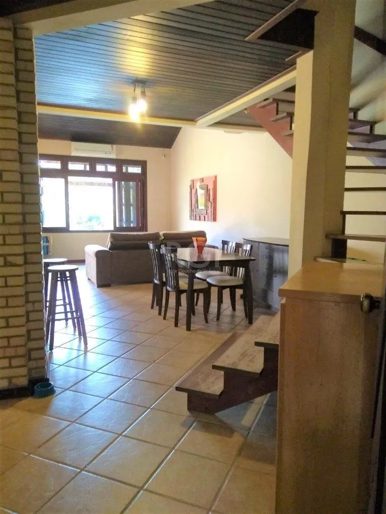 Imagem Casa para Venda - 219m², 3 dormitórios, sendo 1 suites, 4 vagas - Menino Deus