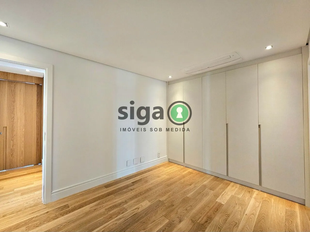 Imagem Apartamento à venda - 192 m², 3 suítes, 4 vagas - Campo Belo - São Paulo/SP